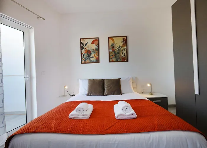 Cosy 1 Bd Penthouse In Bugibba - Corner Terrace With Sea Views