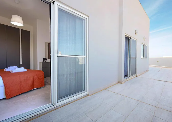 Cosy 1 Bd Penthouse In Bugibba - Corner Terrace With Sea Views
