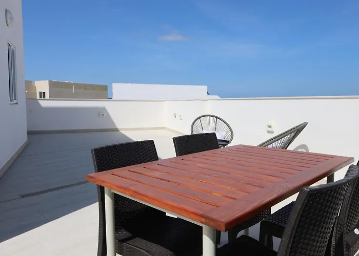 Cosy 1 Bd Penthouse In Bugibba - Corner Terrace With Sea Views