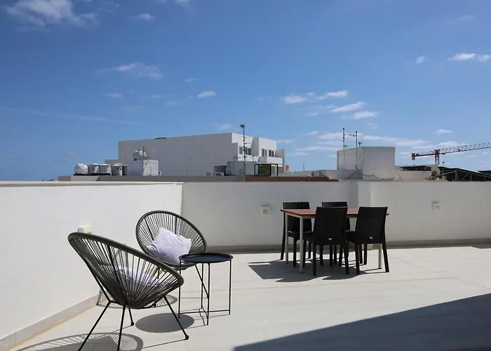 Cosy 1 Bd Penthouse In Bugibba - Corner Terrace With Sea Views