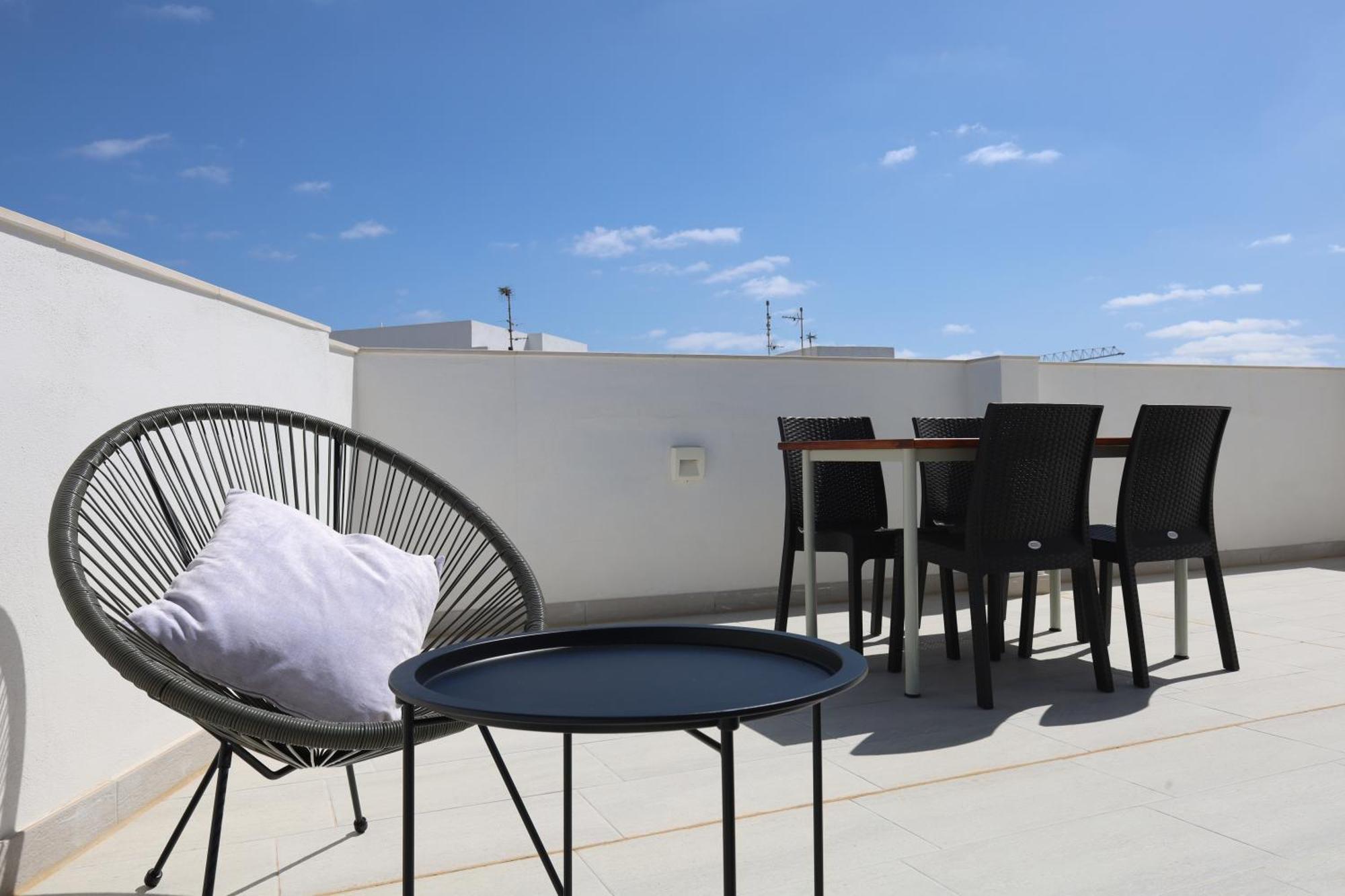 Cosy 1 Bd Penthouse In Bugibba - Corner Terrace With Sea Views
